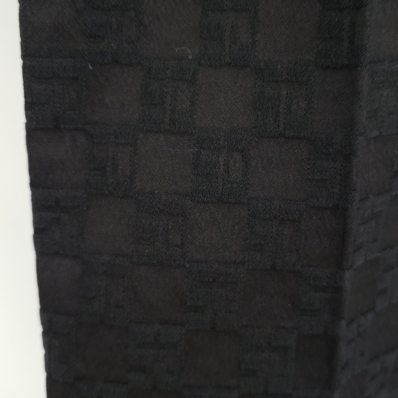 St. John Sport Essentials by Marie Gray - Picture 4 of 9